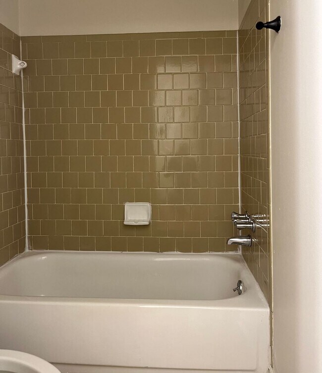 Building Photo - Newly Updated 1/1 Condo 1 Mile From Downtown Decatur!