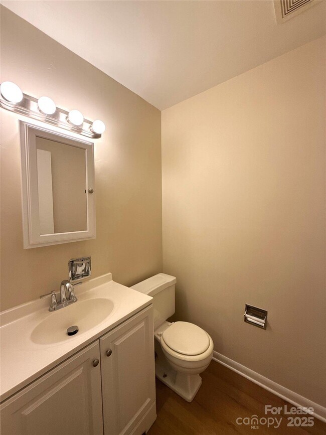 Building Photo - 2610 Park Rd