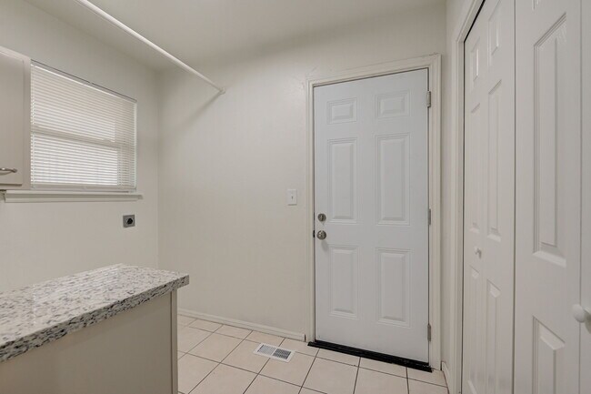 Building Photo - 4012 NW 62nd Terrace