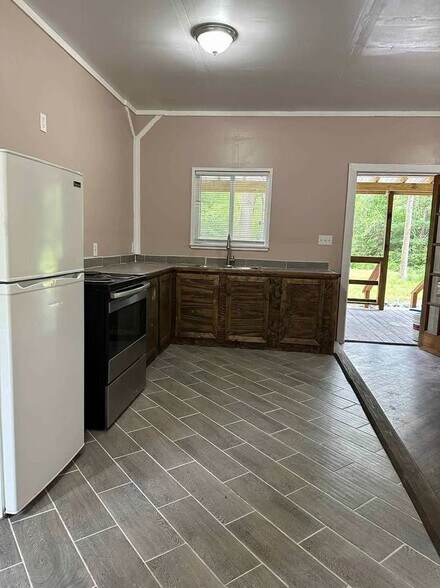 Building Photo - 243 Lure Ln