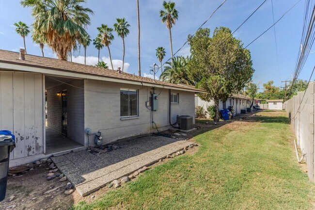 Building Photo - 524 W Fairway Dr