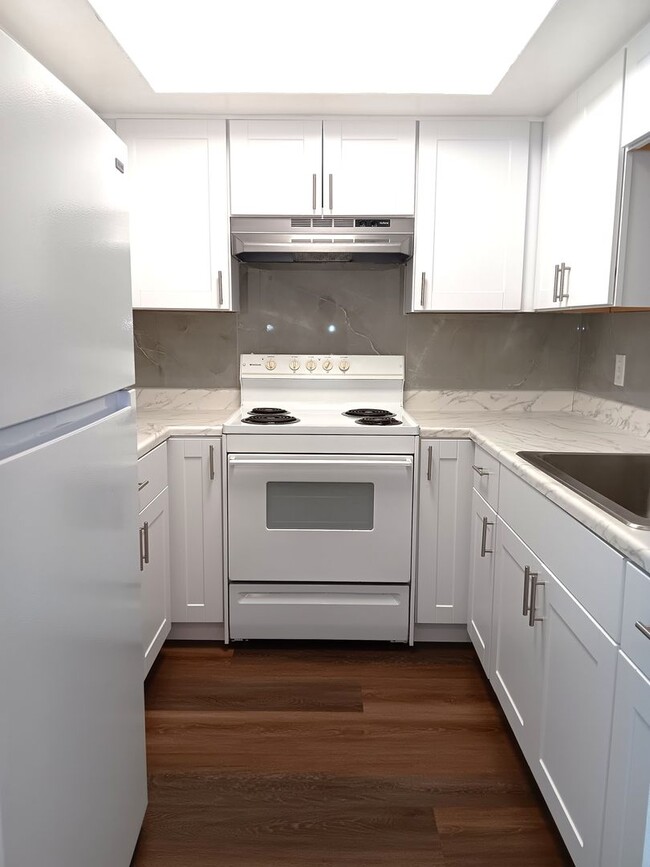 Building Photo - Big space equals big value! Close to Pinellas Trail, beaches & SPC