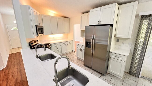 Building Photo - 23 Winding Woods Trail