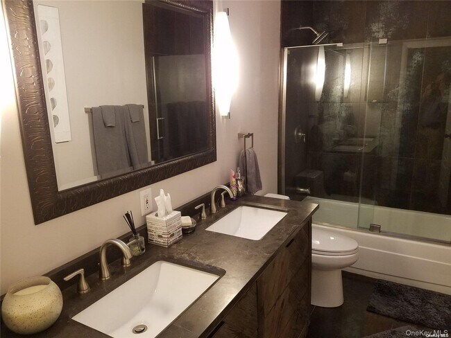 Building Photo - 73 Spinney Rd