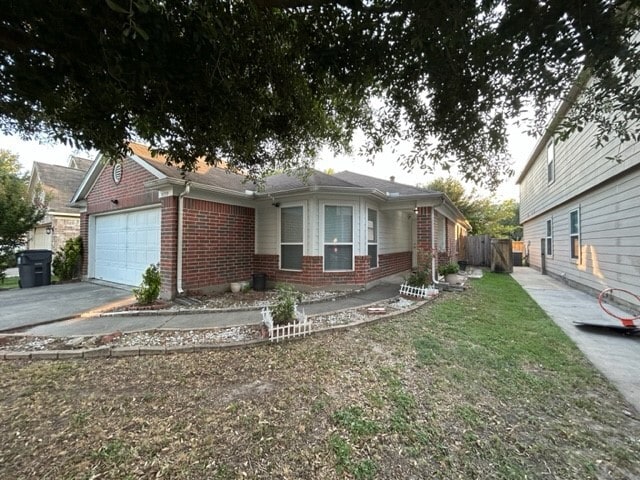 Building Photo - 15719 Wisteria Hill St