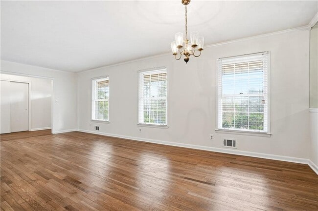 Building Photo - 4165 Williamsburg Dr