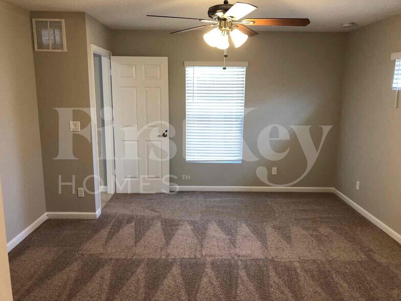 Building Photo - 1773 SW Cannon Ave