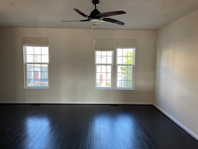 Building Photo - 927 Brechin Ln