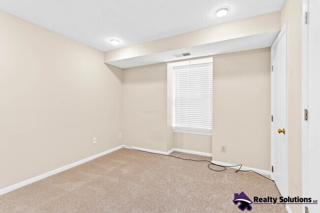 Building Photo - 6 Cranberry Court