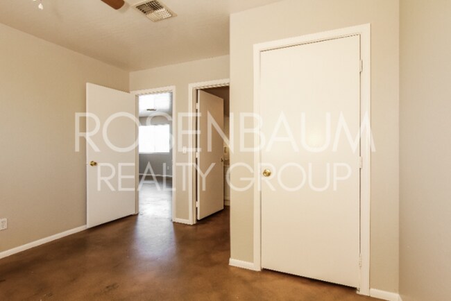 Building Photo - 918 S 1st Ave