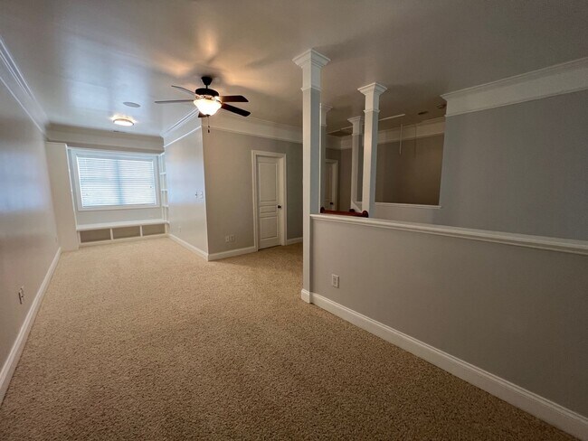 Building Photo - Gorgeous 3 Bed 2.5 Bath Home in Fayetteville