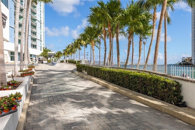 Building Photo - 335 S Biscayne Blvd