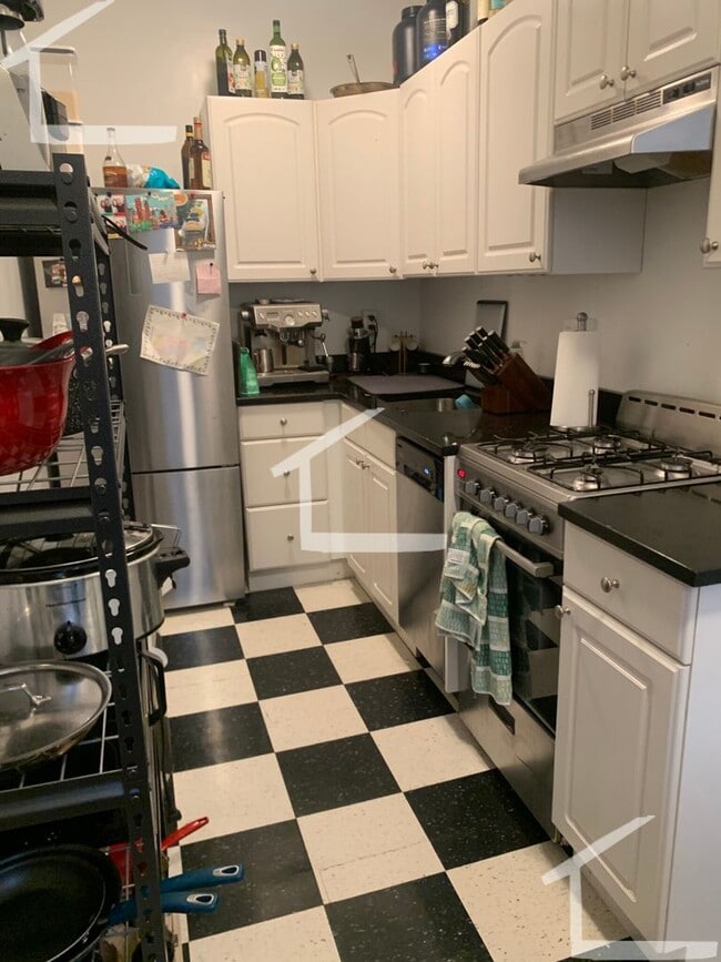 Building Photo - Check out this 1 bed 1 bath in Allston......