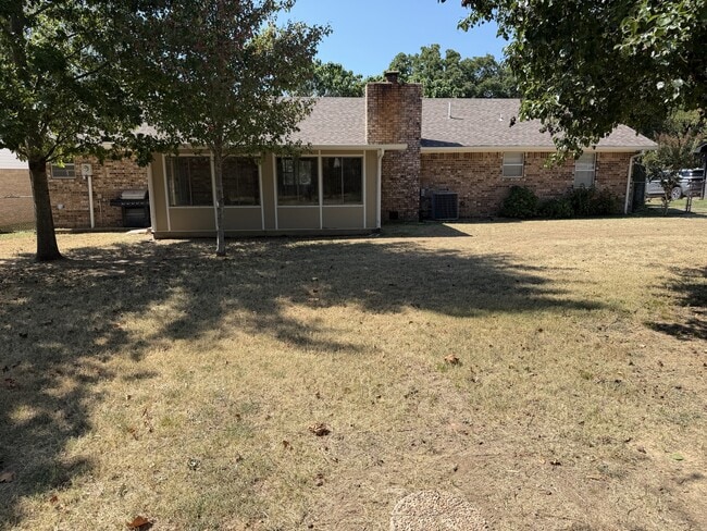 Building Photo - 116 Fern Dr