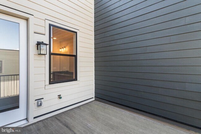 Building Photo - 133 Warburton St