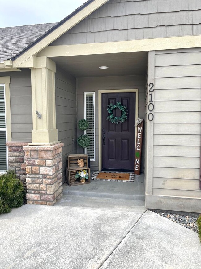 Building Photo - Beautiful Creekstone Home in Kennewick!