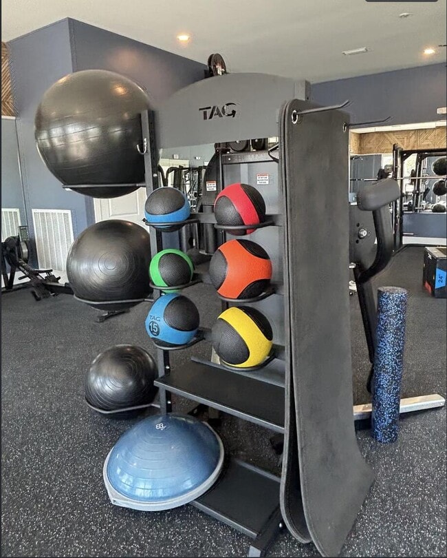 Building Photo - 45 Splendor Run