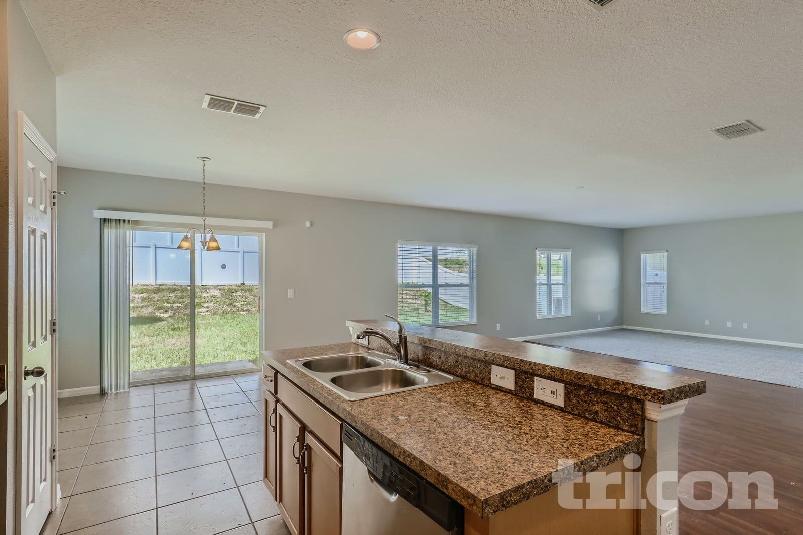 Building Photo - 642 Black Eagle Dr