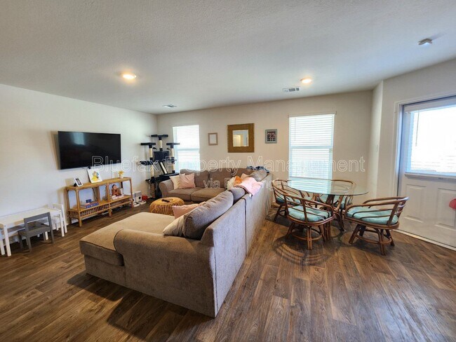 Building Photo - 6619 Dynamic Sound