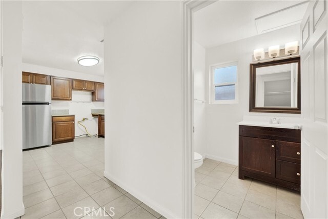 Building Photo - 980 E Mission Ave