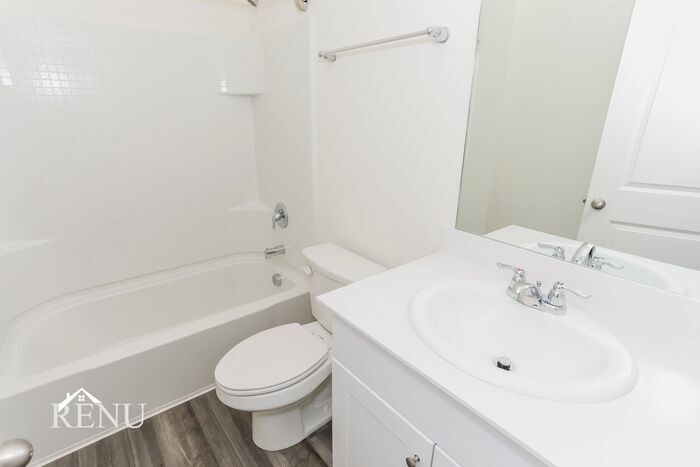 Building Photo - 1740 Escondido Dr