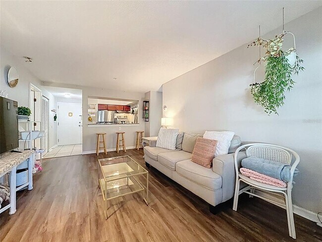 Building Photo - 406 S Cedar Ave