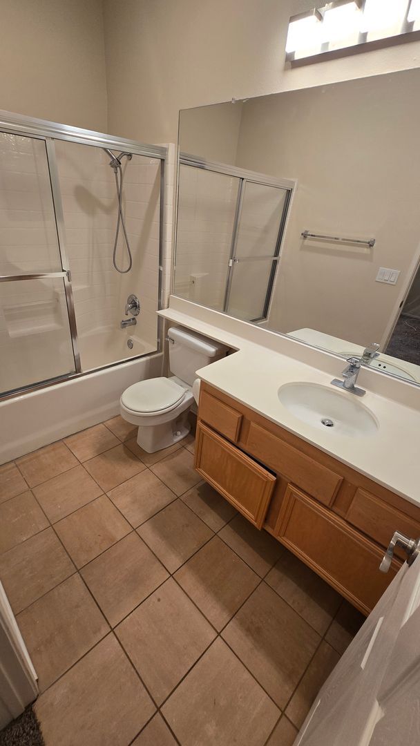 Building Photo - Orange 3 Bed, 2.5 Bath Townhouse for Lease...