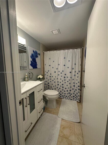 Building Photo - 9845 Pineapple Tree Dr