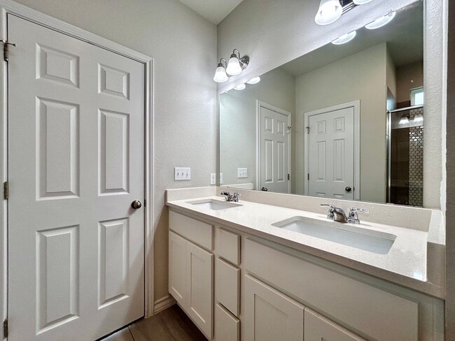 Building Photo - 12012 Saddle Rock Dr