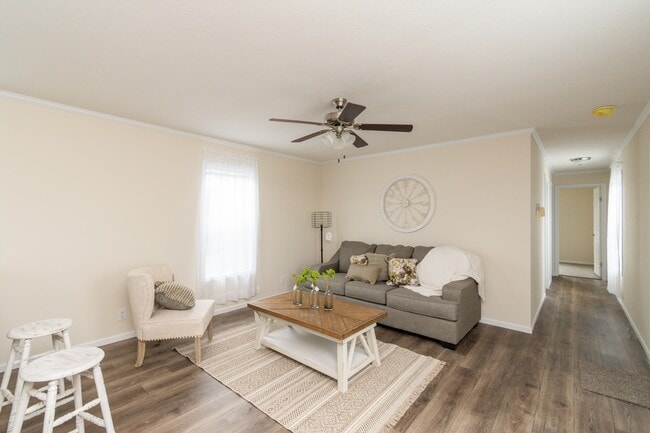 Building Photo - 76 Poppy Dr