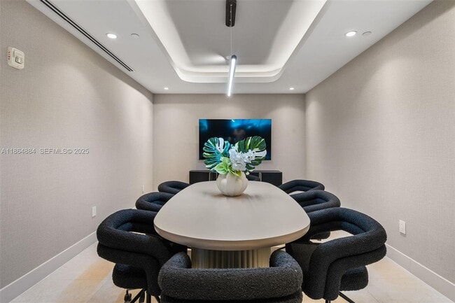 Building Photo - 700 NE 24th St