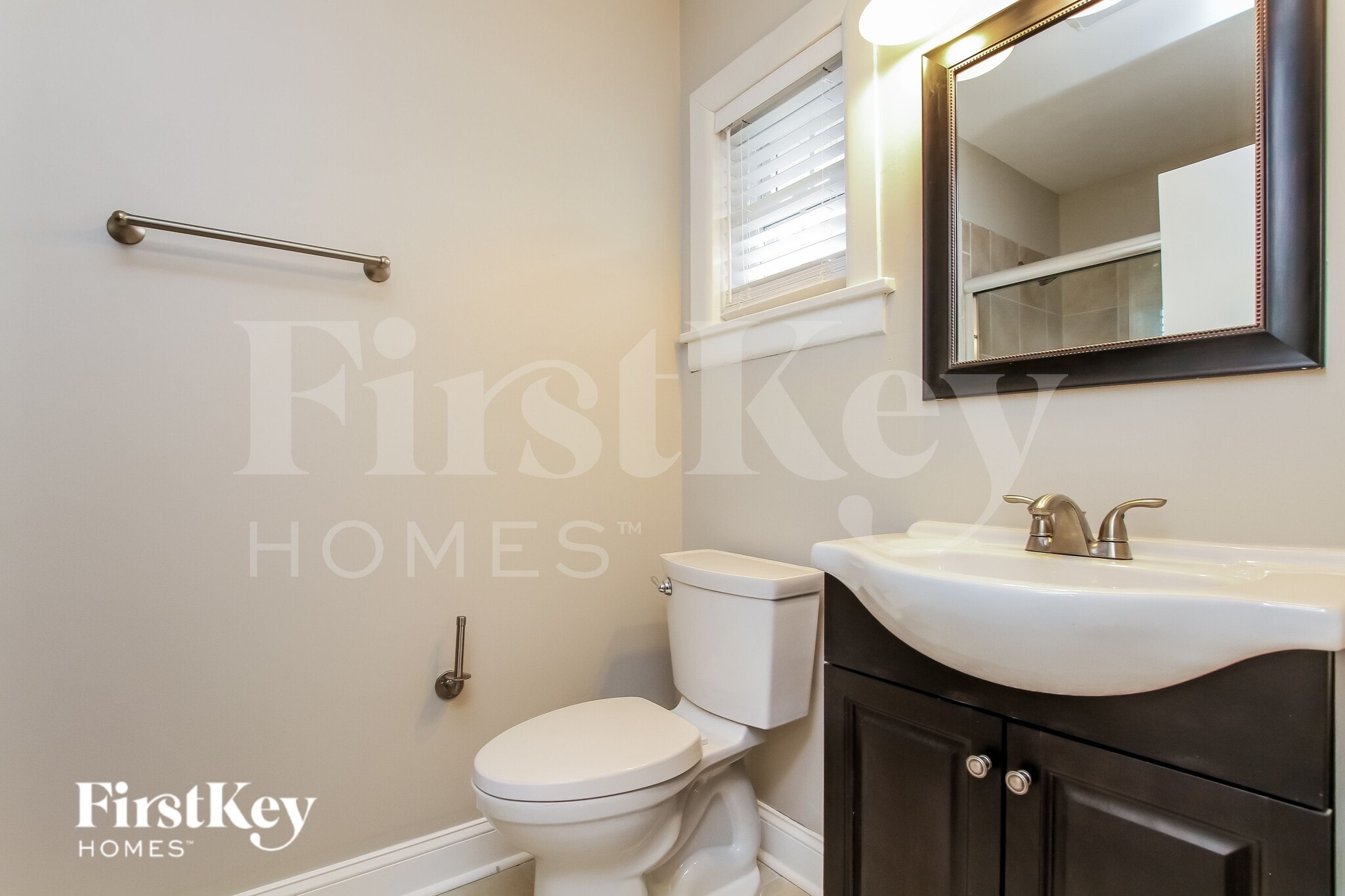 Building Photo - 240 Palaside Dr NE