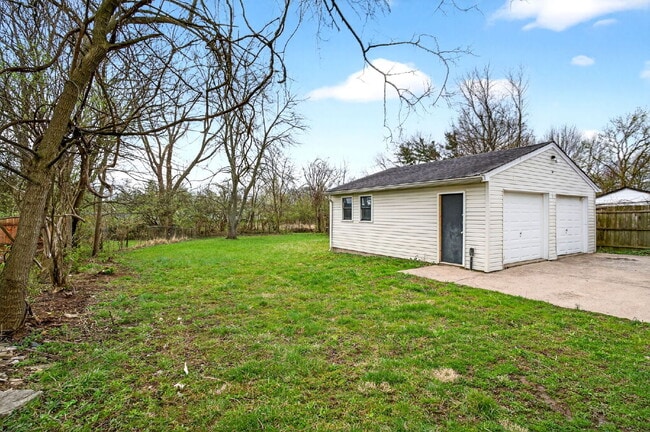 Building Photo - 2831 Hyannis Dr