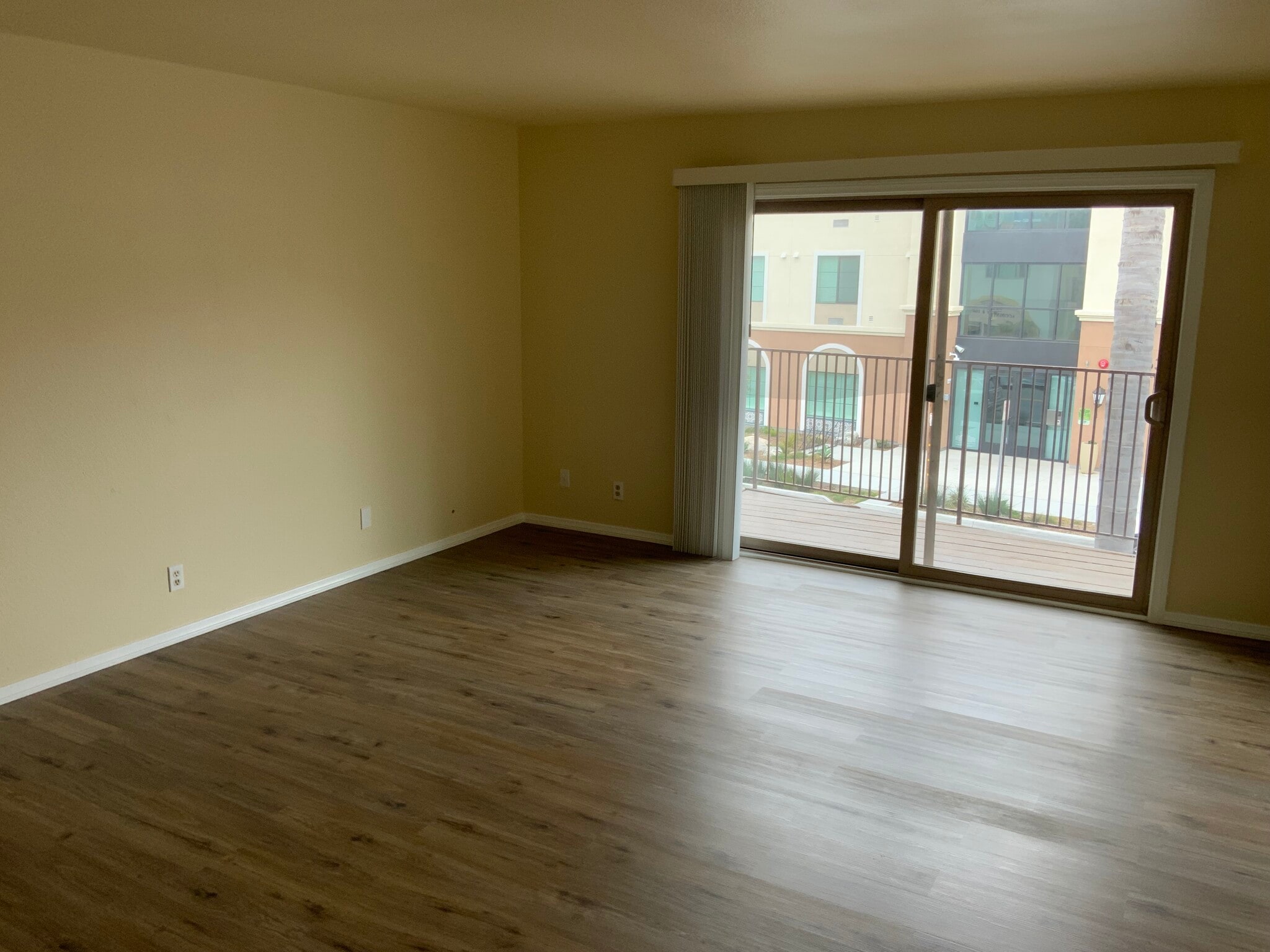 Building Photo - 560 Greenbrier Dr