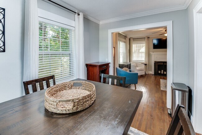 Building Photo - 432 27th St