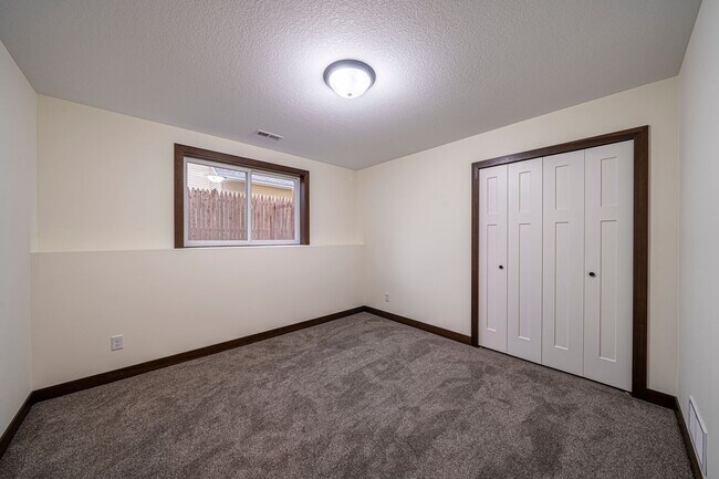 Building Photo - Brand New 5 Bedroom Duplex Unit!