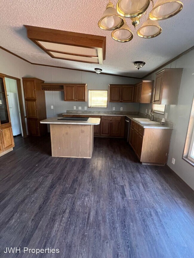 Building Photo - 3 br, 2.5 bath House - 681 Red Chute Lane