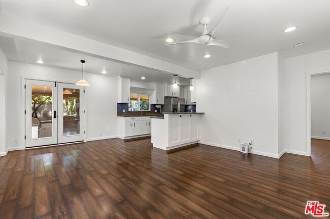Building Photo - 2320 Belleglade Ave