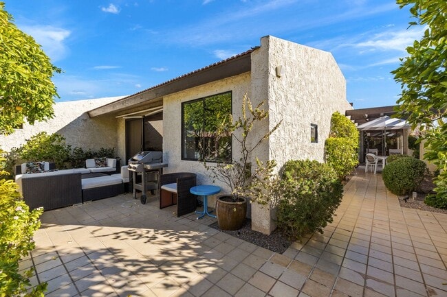Building Photo - Mountain View Retreat in Palm Springs