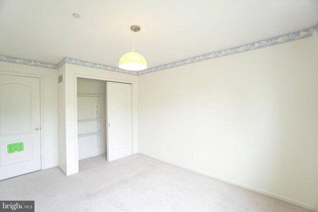 Building Photo - 250 Lookout Pl