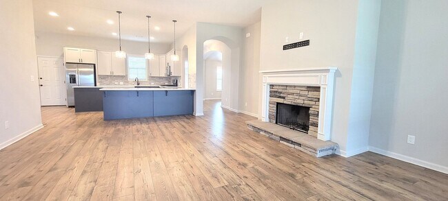 Building Photo - 844 Hedgefield Way
