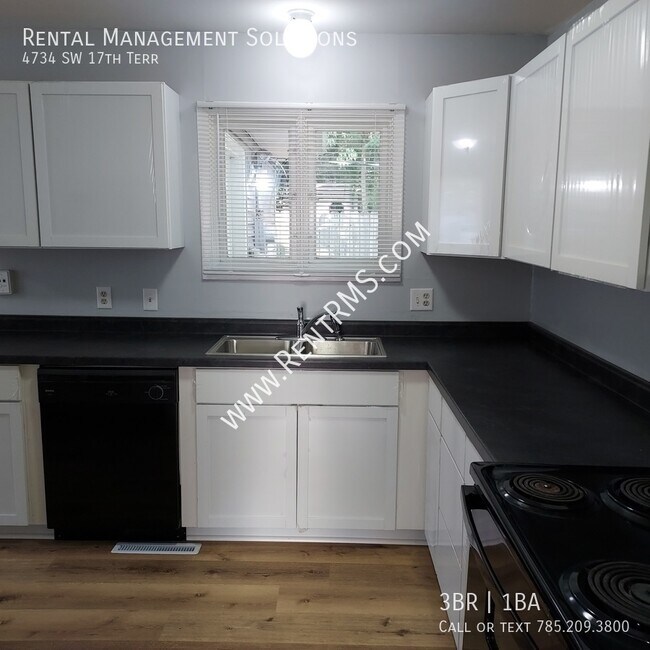 Building Photo - 4734 SW 17th Terrace