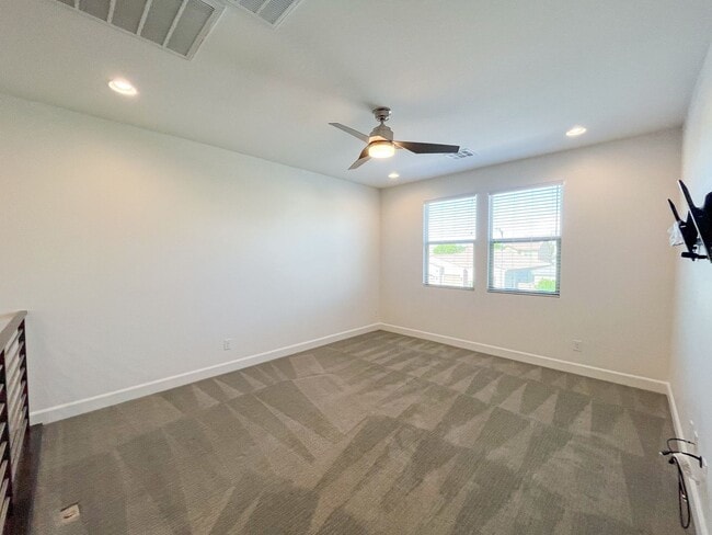 Building Photo - Exquisite Luxury Rental in Prestigious Gated Tule Springs Community