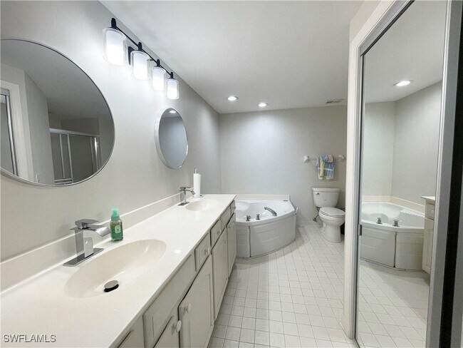 Building Photo - 13105 Vanderbilt Dr