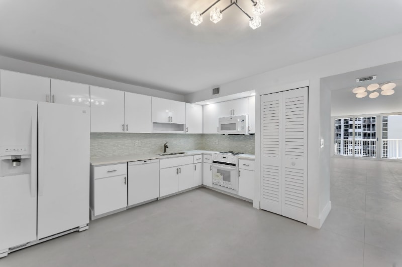 Building Photo - 1360 S Ocean Blvd