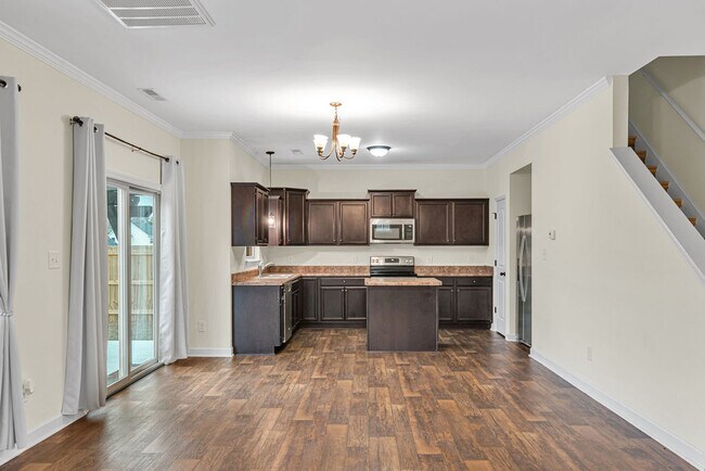 Building Photo - 303 Channel Run Ln