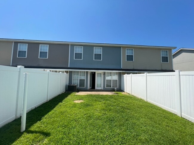 Building Photo - 205 Wakefield Way