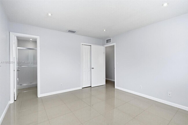 Building Photo - 808 NE 2nd St