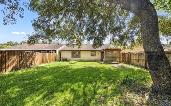 Building Photo - Single Story 2 bedroom 2 bathroom Townhome with Garage in Mandarin