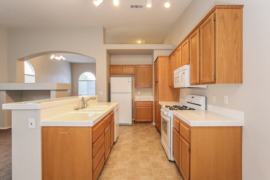 Building Photo - 5991 Halehaven Dr